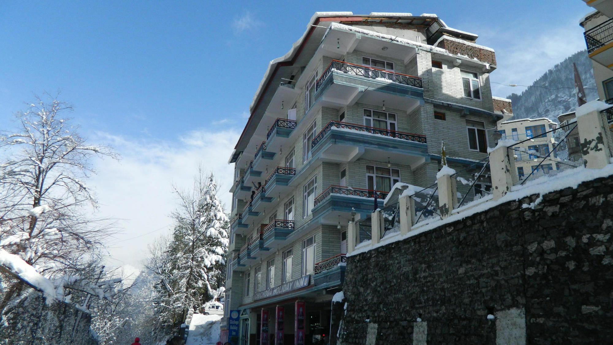 Chichoga Holiday Inn Manali  Exterior photo